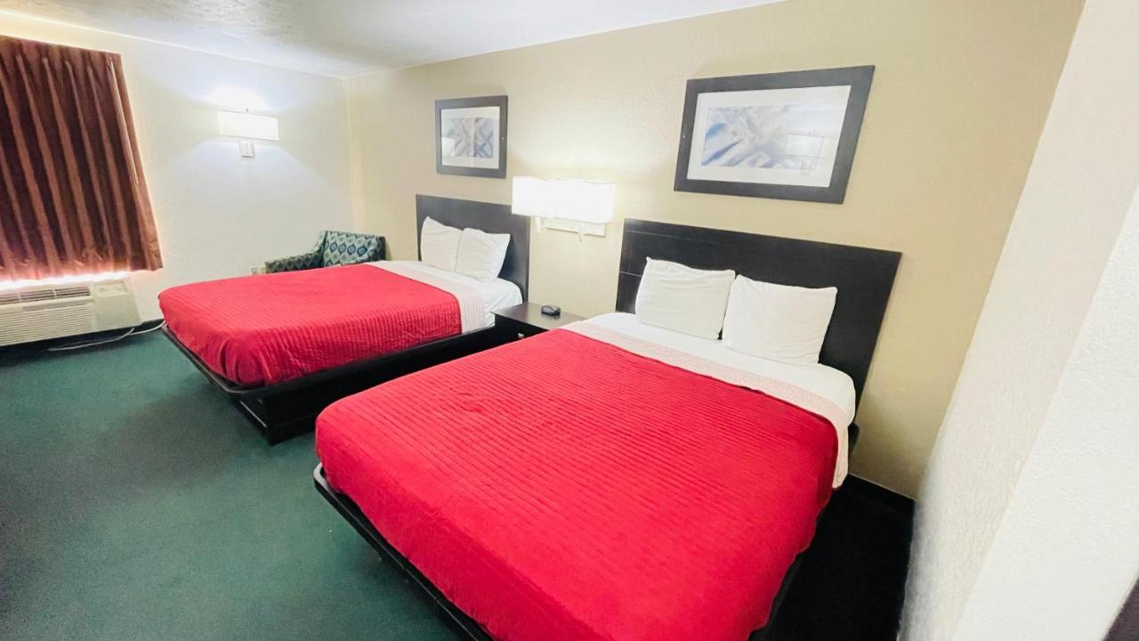 Pinckneyville Inn And Suites Екстериор снимка